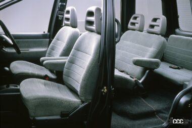 1988年発売の2代目プレーリーのシートアレンジ、余裕の7人乗りシート