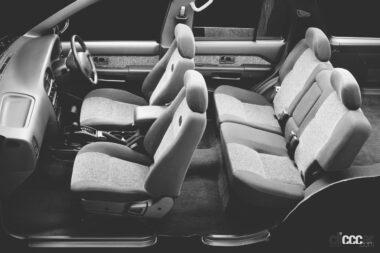 1995年発売の2代目テラノのシート、余裕の室内にパワーウィンドウ装備