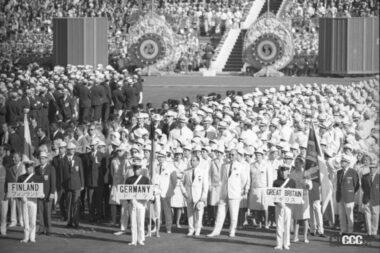 1964年10月10日東京オリンピック開会式 (C)Creative Commons