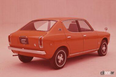 1970年発売のチェリー・4ドアセダンの後ろ外観、アイラインウィンドウと呼ばれたリアピラーが特徴