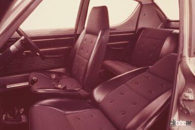1970年発売のチェリー・4ドアセダン、シックにまとめられたシート