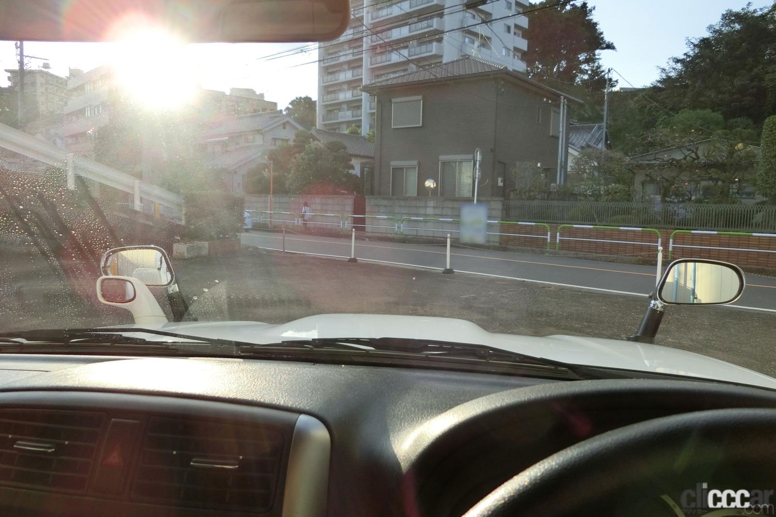 Driver S View Of Fender Mirror 画像 対決 フェンダーミラー Vs ドアミラー Part2 実際に取り付けてわかった フェンダーミラーの視認性向上効果 Clicccar Com