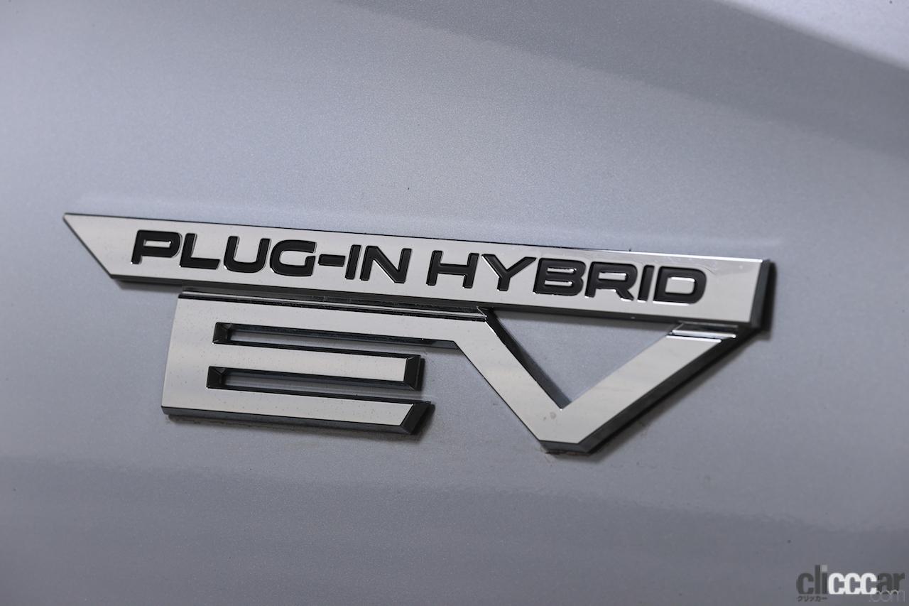 MITSUBISHI_OUTLANDER_PHEV_20211026_9 画像｜新型アウトランダーPHEVの外観は、新世代のダイナミック・シールド、伝統を受け継ぐテールゲートのヘキサガード・ホライズンに注目  | clicccar.com