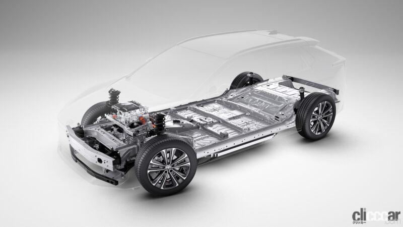 「航続距離500kmのためにエアコン以外の暖房を採用するトヨタのBEV「bZ4X」は、RAV4とハリアーの中間くらいのミドルサイズSUV」の2枚目の画像