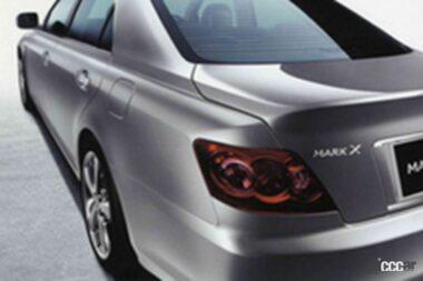 2004年発売のマークXの後ろ外観、やや丸みを帯びたダイナミックなリアスタイル