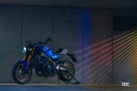 「ネオレトロなヤマハのバイク「XSR900」がフルチェンジ。懐かしの80年代WGPマシンのゴロワーズ風カラーも装備」の1枚目の画像ギャラリーへのリンク