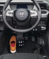 「FIT e:HEV」が足だけで運転可能な「Honda・フランツシステム」の架装に新たに対応 - HONDA_FIT_20211104_1