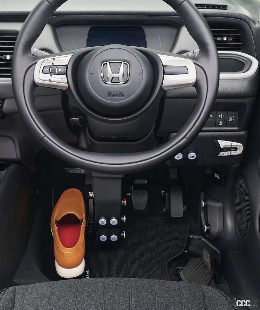 「「FIT e:HEV」が足だけで運転可能な「Honda・フランツシステム」の架装に新たに対応」の1枚目の画像
