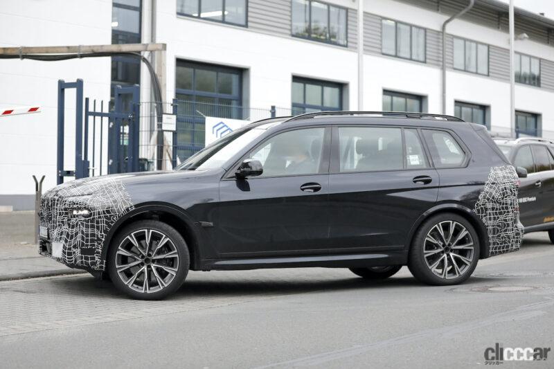 「BMWのフラッグシップSUV「X7」改良型、ついにテールライト点灯！最終デザインが徐々に露出」の5枚目の画像