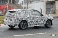 BMW X1次期型、355馬力の「M35i」を初設定へ。プロトタイプをスクープ - Spy shot of secretly tested future car