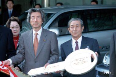 2002年12月3日、内閣府に1号車納車、小泉総理へ納車式