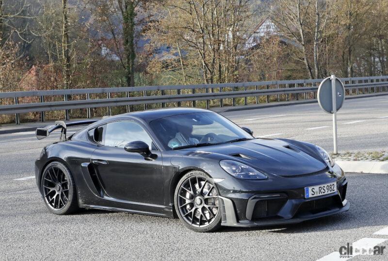 「噂のフェンダーダクトがついに露出。ポルシェ・ケイマン最速の「GT4 RS」、市販モデルをキャッチ」の6枚目の画像