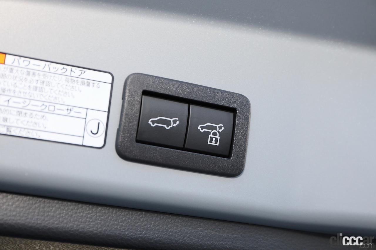 「トヨタ・カローラクロスは、純正用品の「ラゲージアクティブボックス」があると積載時や車中泊する際に便利」の2枚目の画像