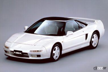 1990年にデビューしたNSX。ワイド＆ローのスタイリングにリトラクタブルヘッドライトやサイドのエアインテークが精悍さを強調