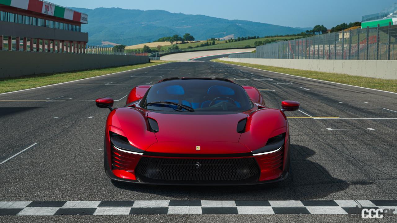 「フェラーリIconaシリーズの新モデルであるデイトナSP3をムジェロ・サーキットで公開！」の5枚目の画像