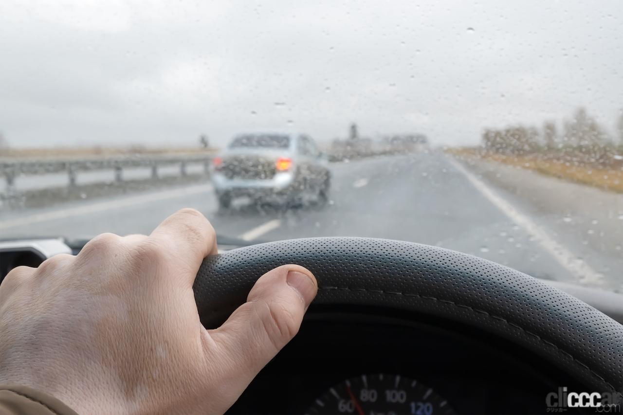 窓の曇りを効果的に取る 防止するには空調をうまく活用しよう Clicccar Com 窓の曇りを効果的に取る 防止するには空調をうまく活用しよう Clicccar Com