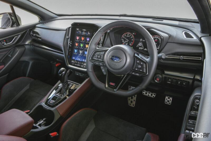 「ひと回り大きくなったスバルの新型WRX S4の車内、トランクの広さをチェック」の6枚目の画像