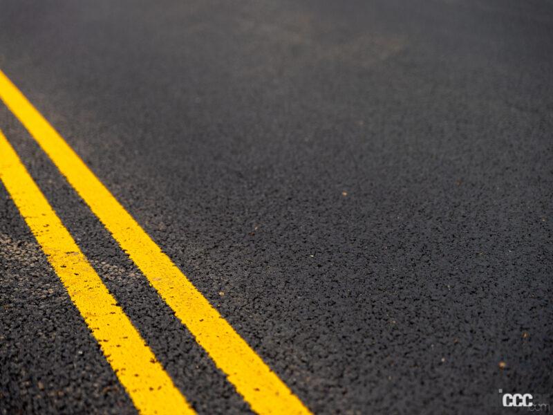 「オレンジの線って踏んで大丈夫？ 道路の白線・オレンジ線の意外と忘れがちなルール」の1枚目の画像