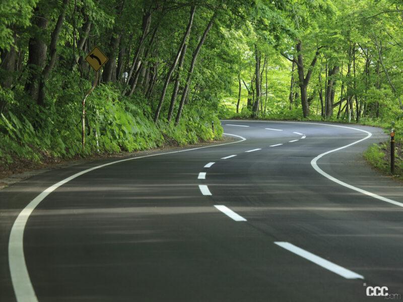 オレンジの線って踏んで大丈夫 道路の白線 オレンジ線の意外と忘れがちなルール Clicccar Com オレンジの線って踏んで大丈夫 道路の白線 オレンジ線の意外と忘れがちなルール Clicccar Com