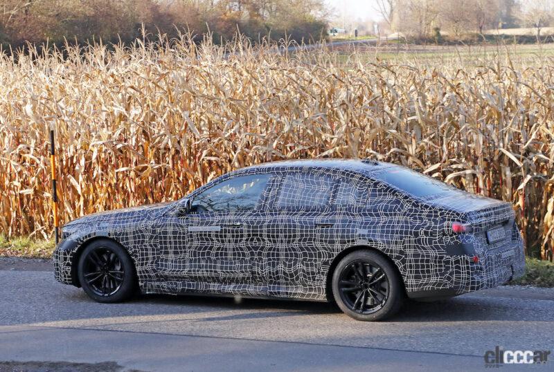「新型BMW 5シリーズ、車内湾曲ディスプレイを初めて激写！」の11枚目の画像