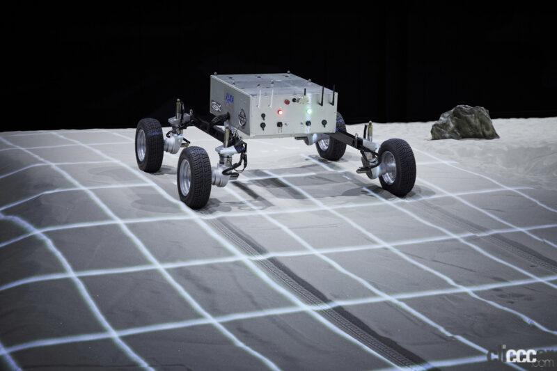 「日産がJAXAと共同開発を行っている月面ローバ（探査車）の試作車を公開」の3枚目の画像