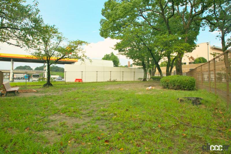 「【高速サービスエリア ドッグラン 九州】九州道・広川SA（下り）のドッグランは周りを樹に囲まれた静かな空間」の4枚目の画像