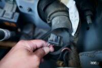 電源カプラーを外す