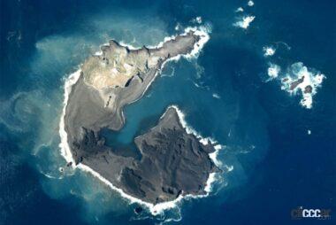 1978年当時の西之島写真。上の部分が西之島、下の部分が1973年の噴火により形成された新島(C)Creative Commons
