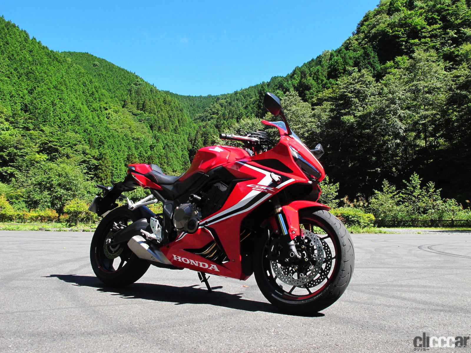 22 Yamaha Yzf R1m R1 10 画像 ヤマハ新型 Yzf 7 と超速yzf R1mを乗り比べ オジさんライダーのバイク遊びで楽しいのはどっちか Clicccar Com
