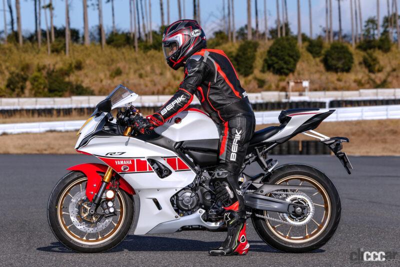 「ヤマハ新型「YZF-7」と超速YZF-R1Mを乗り比べ！ オジさんライダーのバイク遊びで楽しいのはどっちか？　」の15枚目の画像