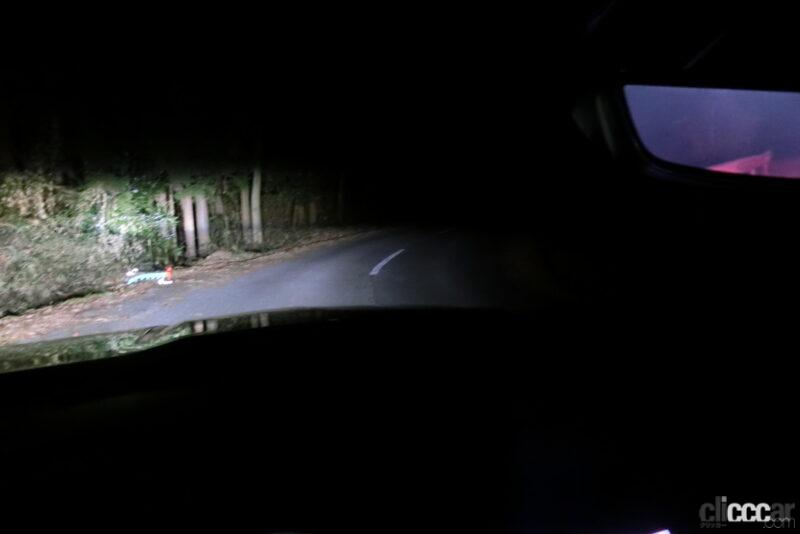 「高級外車キャデラックのヘッドライト・テールランプはどう光る？最新キャデラックXT4試乗その3／ライトと夜間走行編【新型車ねちねちチェック第8弾】」の35枚目の画像