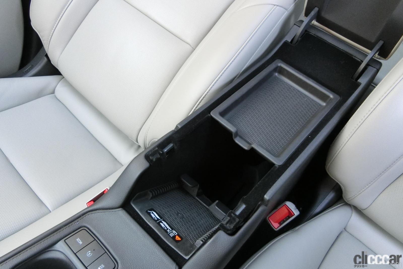 Storage 7 Console Box Open 1 画像 国産車崇拝者がヒヤヒヤドキドキ左ハンドルアメ車で車庫入れ してみた 最新キャデラックxt4試乗その4 バックと使い勝手編 新型車ねちねちチェック第9弾 Clicccar Com Storage 7 Console Box Open 1 画像 国産車崇拝者がヒヤヒヤドキドキ左ハンドルアメ車で車庫入れ してみた 最新キャデラックxt4試乗その4 バックと使い勝手編 新型車ねちねちチェック第9弾 Clicccar Com