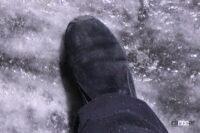 突然の雪には「靴底に絆創膏」でスリップ防止!? 警視庁のライフハックがスゴイ！ - shoes_snow_006