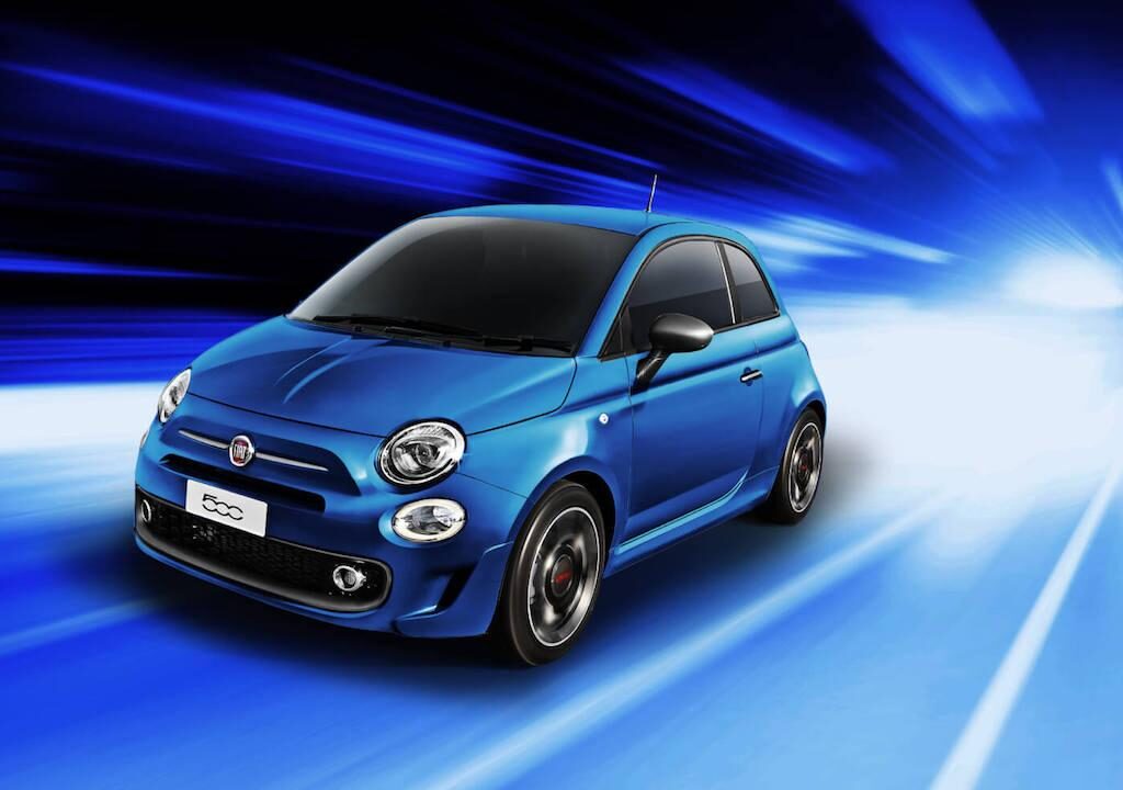 「イタリア ブルーをまとった「フィアット 500 スポーツ」は、5MTも設定するスポーティな限定車」の4枚目の画像