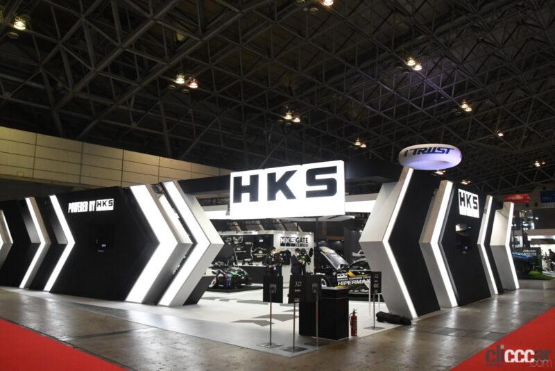 「HKSのGR86はストリートとサーキット、2つの仕様を展示 【東京オートサロン2022】」の1枚目の画像