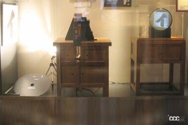 テレビ伝送実験装置の再現展示(NHK放送博物館) (C)Creative Comms