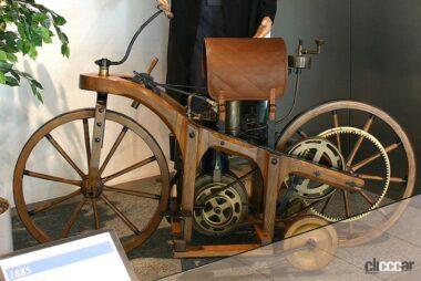 ゴットリープ・ダイムラーが1885年に製作した自動二輪(C)Creative Commons