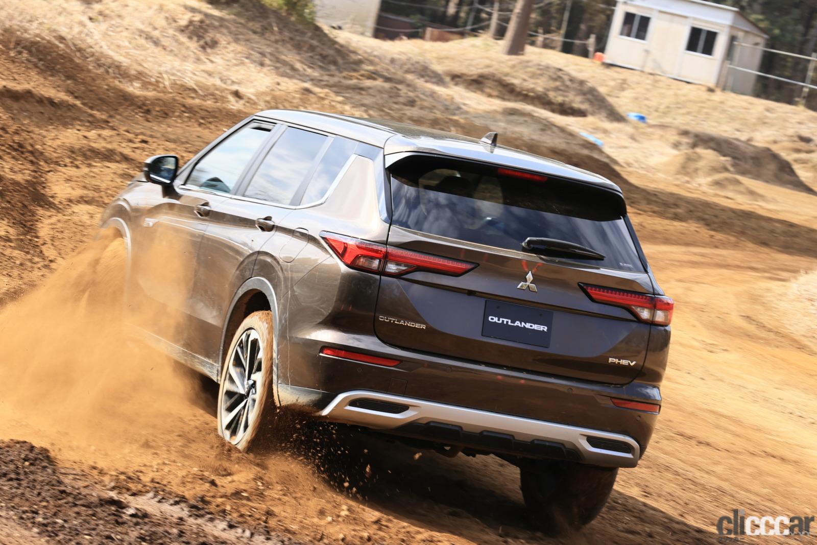 Mitsubishi Outlander Phev 21 1 画像 新型アウトランダーphevをオフロードコースで走らせると エコタイヤでも驚きの走破性を披露 Clicccar Com