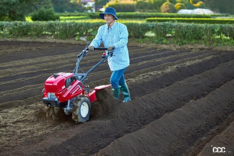 「大きな家庭菜園にも対応するホンダの小型耕うん機「ラッキーマルチ FU700」が新登場」の5枚目の画像