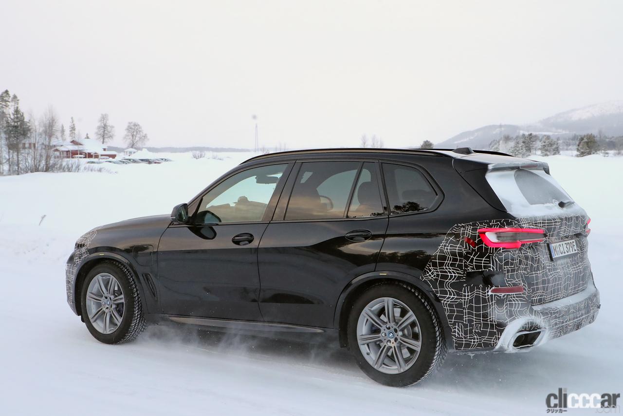 「キドニーグリルは巨大じゃない！BMW X5改良型プロトタイプをキャッチ」の8枚目の画像