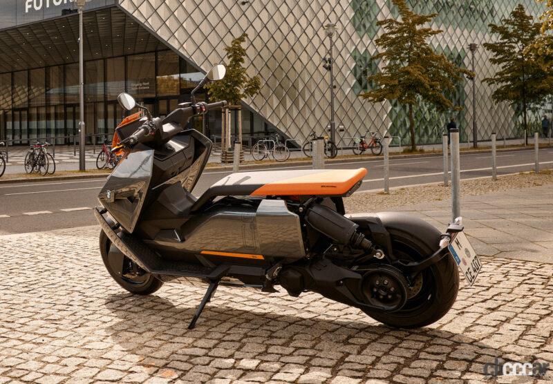「まるでSF映画に登場するバイク!? BMWが中型EVスクーターの新型「CE04」を国内販売」の3枚目の画像