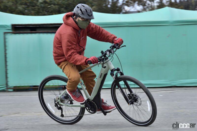 「ヤマハ新型e-バイク「クロスコアRC」に試乗！ 街から郊外までオートマ感覚で走れちゃう快適クロスバイク」の2枚目の画像