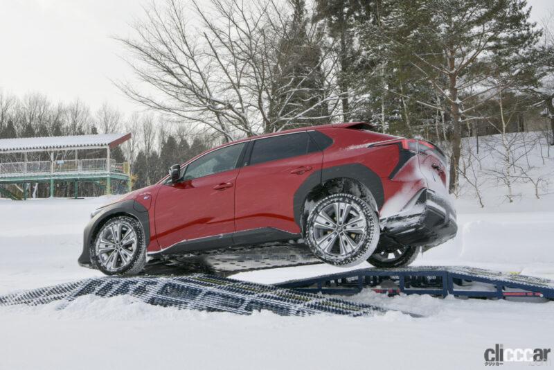 「スバル・ソルテラ プロトタイプに雪の群サイで試乗、スバルがセッティングした4WDはさすがの雪道性能【スバル・ソルテラとは？】」の24枚目の画像