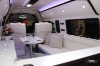 白い内装が際立つハイエース8ナンバーキャンピングカー登録の「ウイングス プレミアム」【ジャパンキャンピングカーショー2022】 - campingcar_WINGS Premium_20220314_2