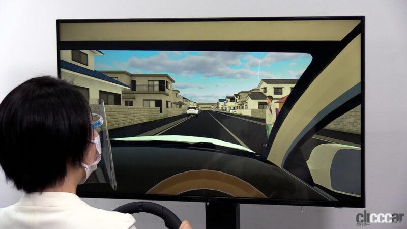 「日産自動車が高齢ドライバーなどの安全走行を評価できる「有効視野計測システム」のプロトタイプを発表」の3枚目の画像
