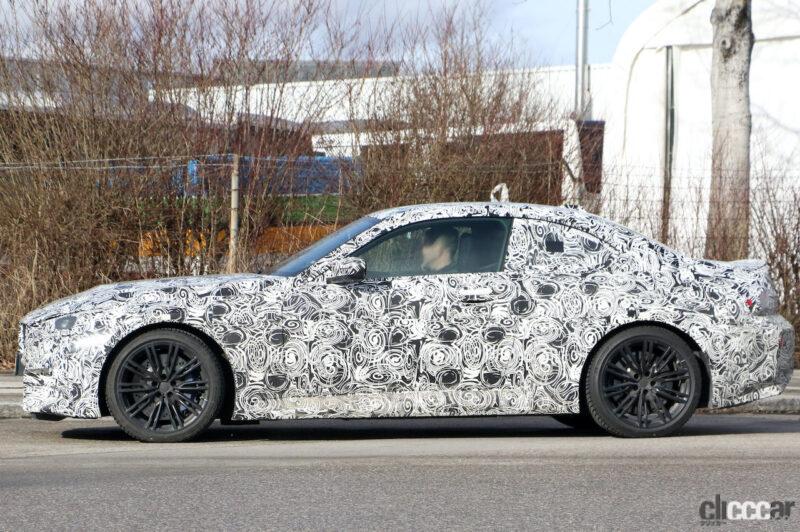 「新型BMW M2、垂直スリットを配置した新キドニーグリルが特徴！」の12枚目の画像
