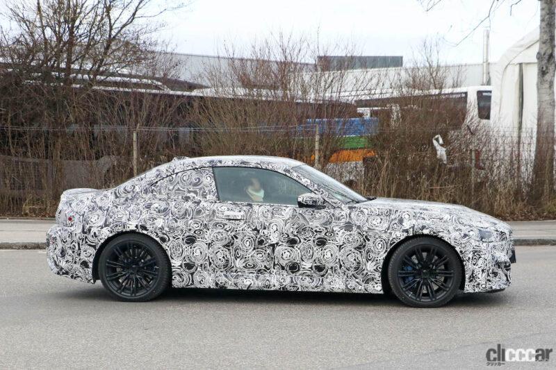 「新型BMW M2、垂直スリットを配置した新キドニーグリルが特徴！」の4枚目の画像