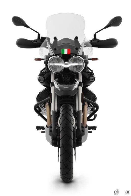 「イタリア大統領護衛隊とのコラボ75周年記念バイク！モト・グッツィが限定車「V85TTグアルディア ドノーレ」を国内導入」の4枚目の画像