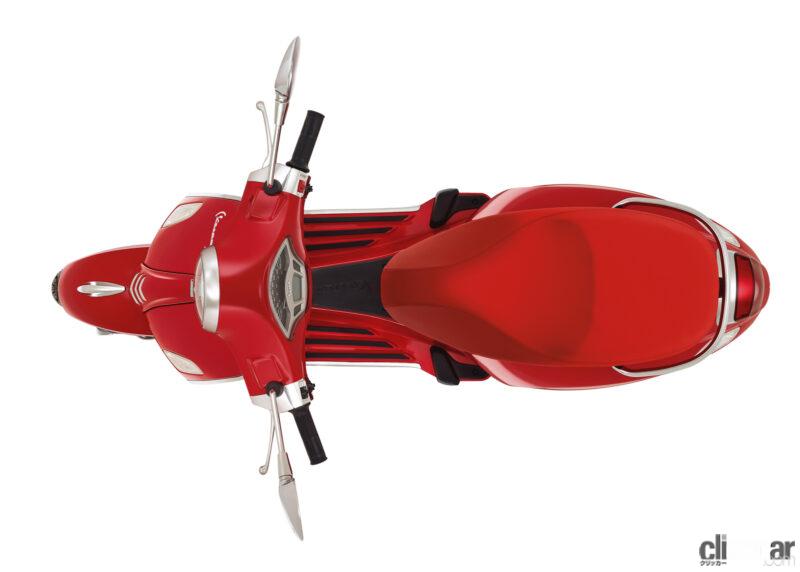 「ロックスターのボノとコラボ！ ベスパが特別車「ベスパ プリマベーラRED125」でコロナ禍などの被害者を支援」の5枚目の画像