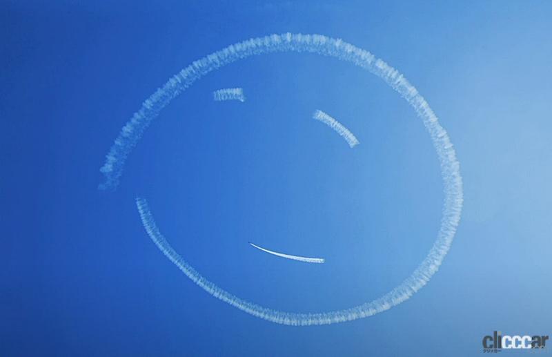 「強風のなか、レクサスのエアレース・パイロット室屋選手が愛知県上空に描いた「ニコちゃんマーク」の出来は？」の11枚目の画像